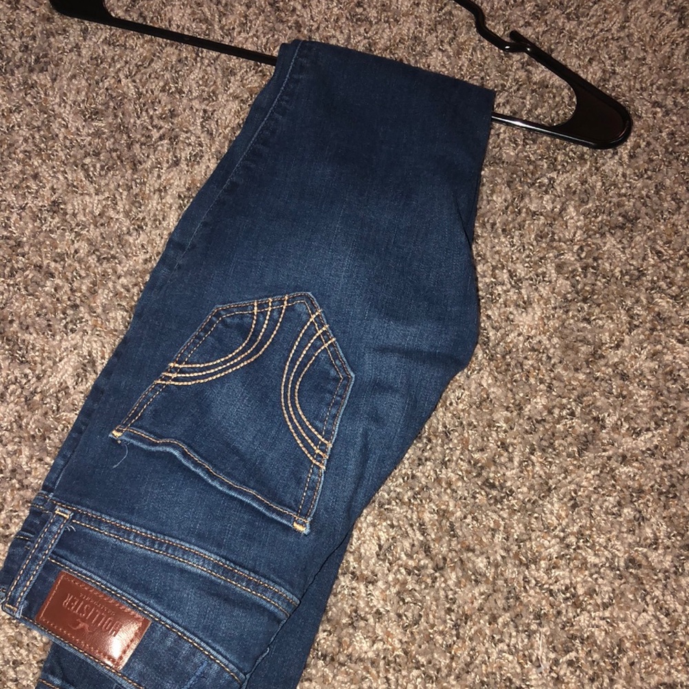 Hollister jeans ( no rips )